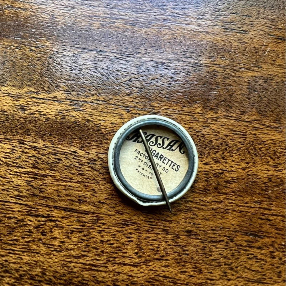 Vintage 1940’s cheeky humor pin - Picture 2 of 2